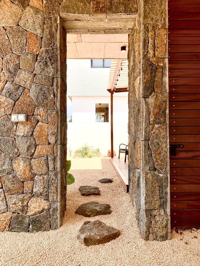 Into The Sun - Modern Holiday Home Albion Bagian luar foto