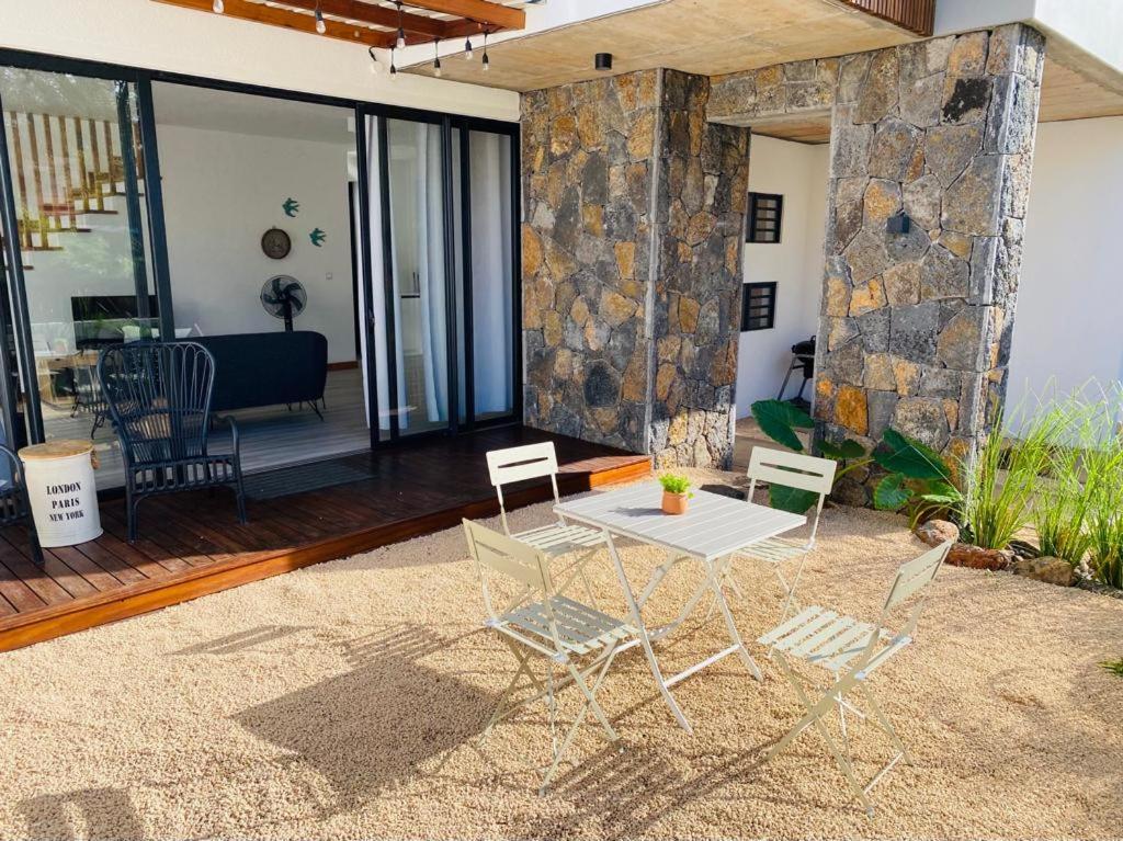 Into The Sun - Modern Holiday Home Albion Bagian luar foto