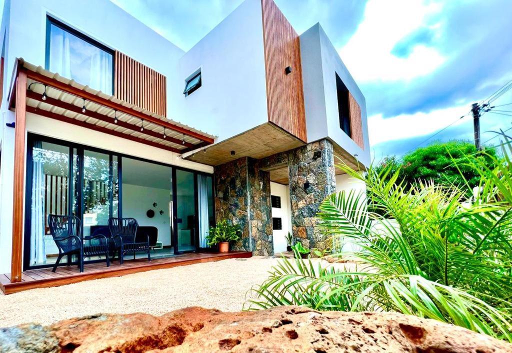 Into The Sun - Modern Holiday Home Albion Bagian luar foto