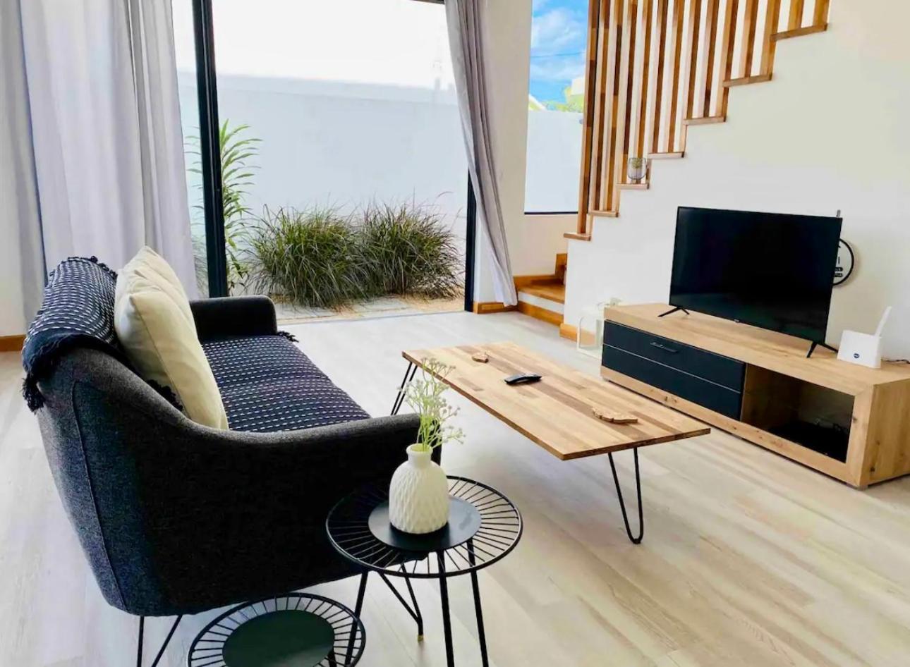 Into The Sun - Modern Holiday Home Albion Bagian luar foto